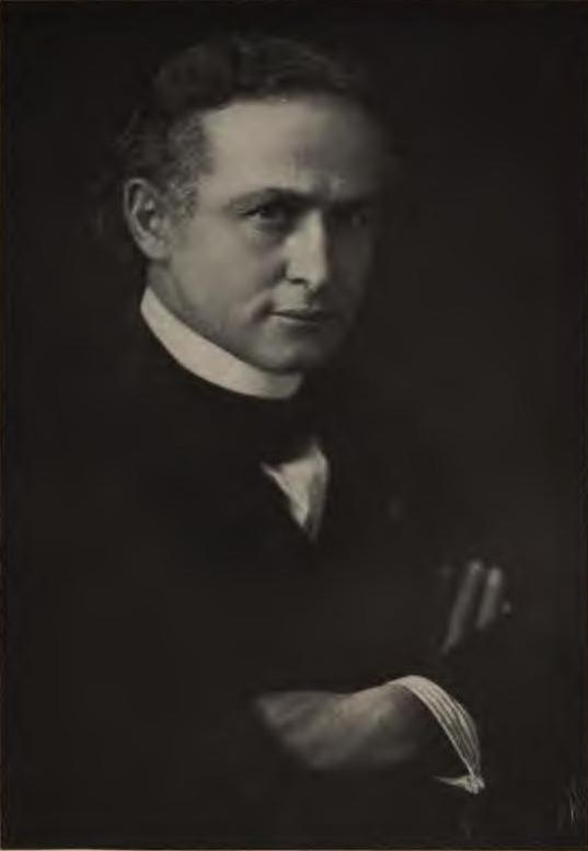 Harry Houdini, By Dutton and Co. [Public domain], via Wikimedia Commons