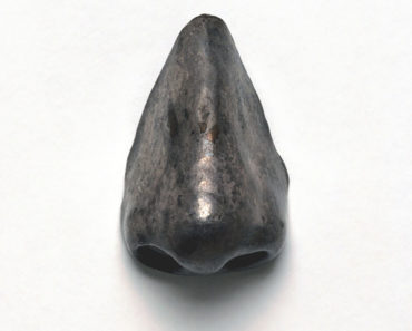 Artificial nose, 17th-18th century, made of plated metal. Such noses would have been made to replace an original, which may have been congenitally absent or deformed, lost through accident or during combat or due to a degenerative disease, such as syphilis. By Science Museum London / Science and Society Picture Library [CC BY-SA 2.0 (https://creativecommons.org/licenses/by-sa/2.0)], via Wikimedia Commons