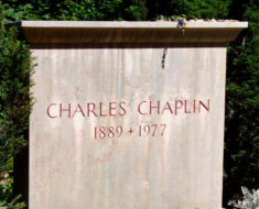Charlie Chaplin's grave. By Giramondo1 from Vila Isabel, Brasil (Charlie Chaplin, R.I.P.Uploaded by Manoillon) [CC BY 2.0 (https://creativecommons.org/licenses/by/2.0)], via Wikimedia Commons